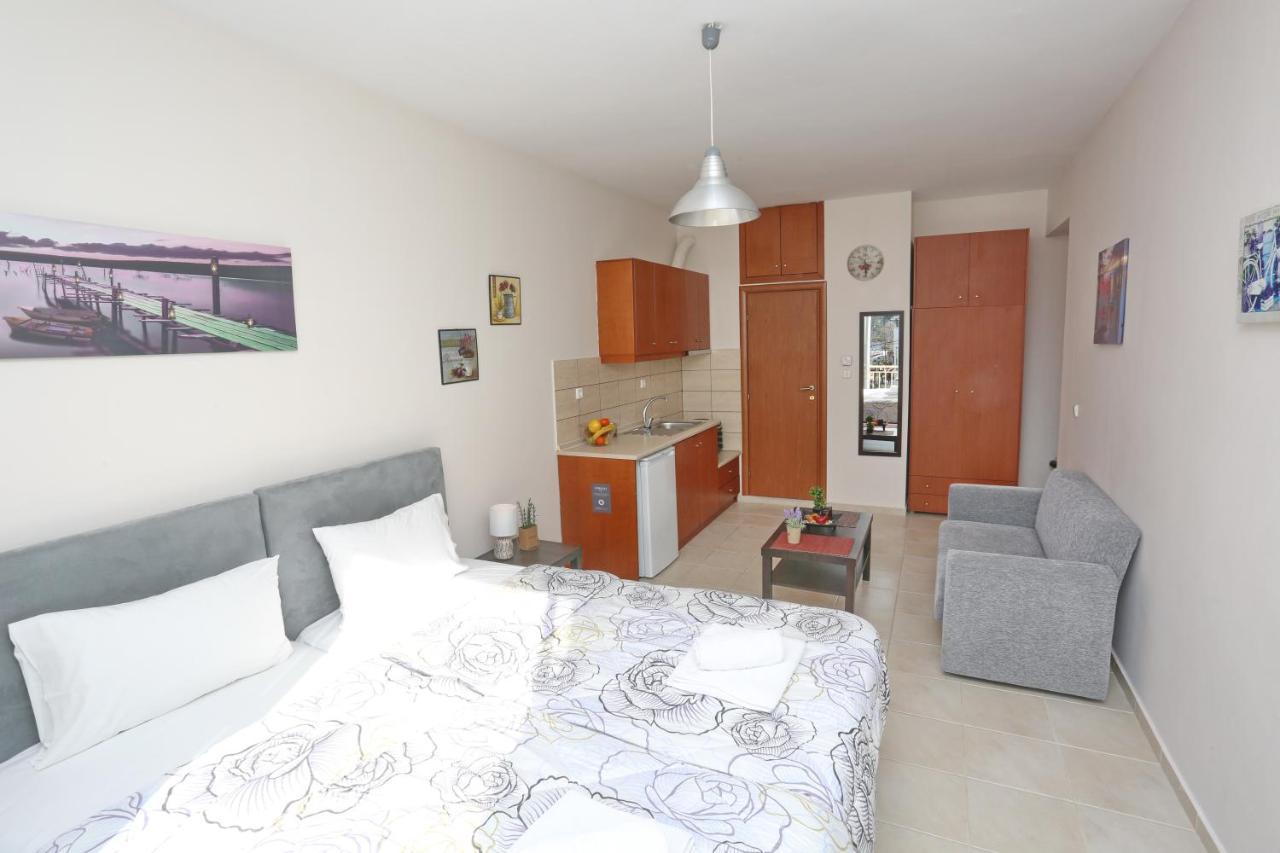 Pantheon City Center Studio Apartment Солун Екстериор снимка